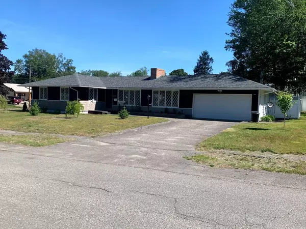 29 Rhode Island AVE, Millinocket, ME 04462