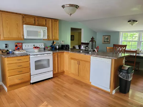 Paris, ME 04281,48 Gary ST