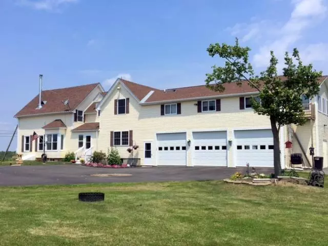 385 River RD, Benton, ME 04901