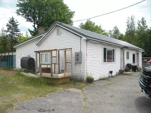 Mattawamkeag, ME 04459,311 Medway RD