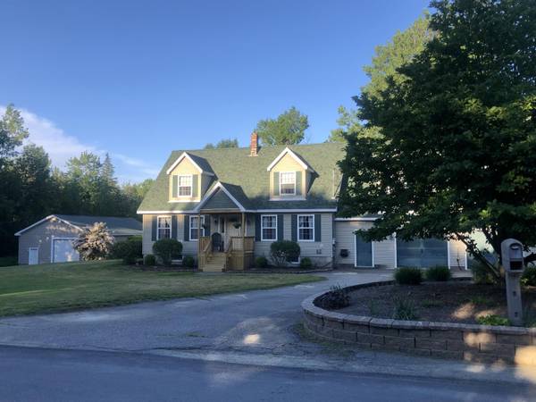 14 Ledgewood DR, Glenburn, ME 04401