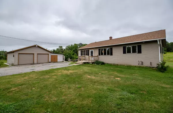 390 Pittston RD, Whitefield, ME 04353