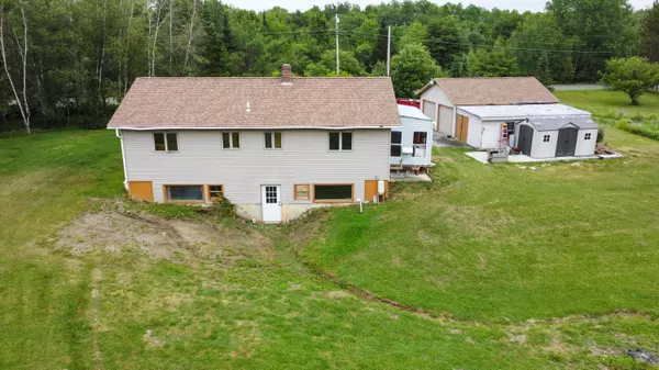 Whitefield, ME 04353,390 Pittston RD