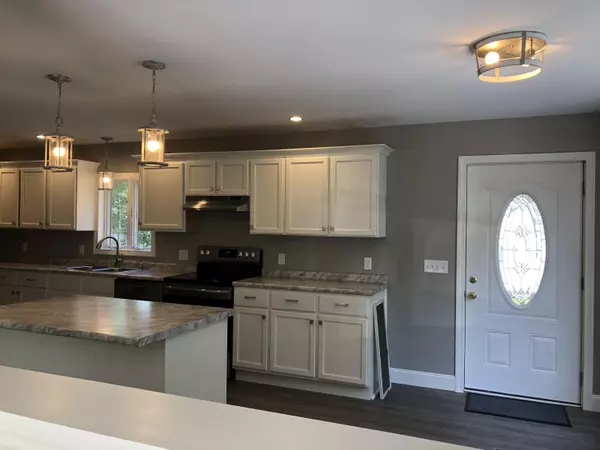 Thomaston, ME 04861,129 Booker ST