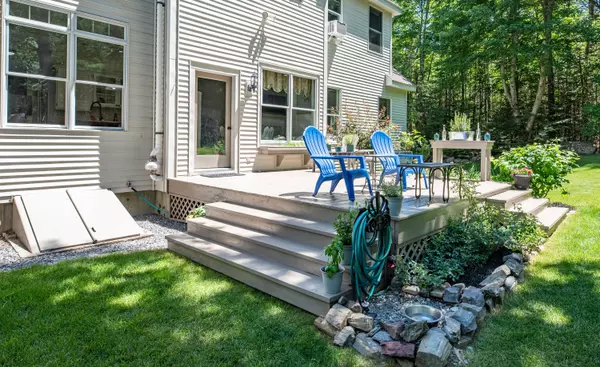 Pittston, ME 04345,40 Country LN