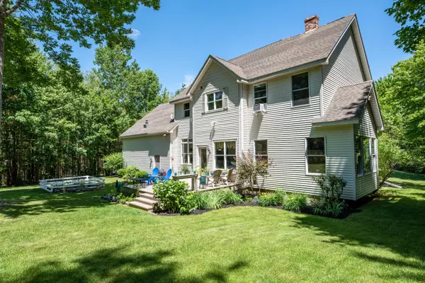 Pittston, ME 04345,40 Country LN