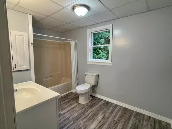 Lee, ME 04455,570 Winn RD