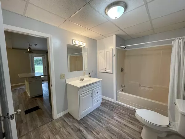 Lee, ME 04455,570 Winn RD