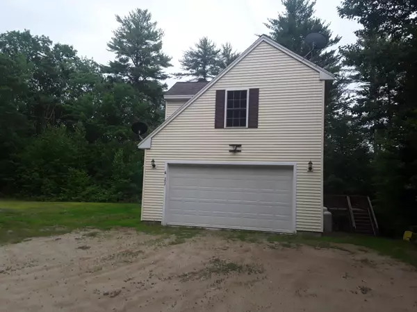 Raymond, ME 04071,302 Meadow RD