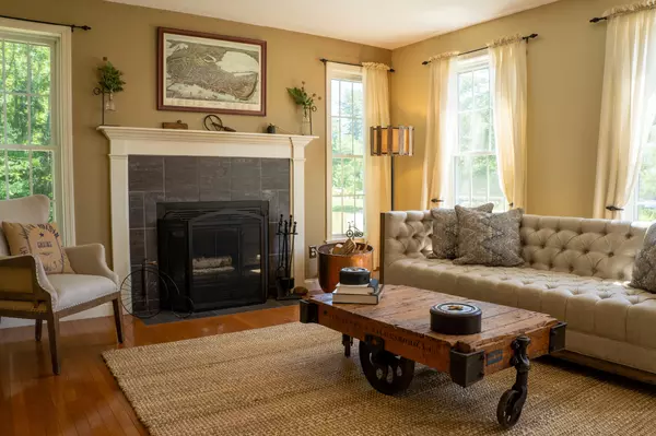 Saco, ME 04072,15 Isabella LN