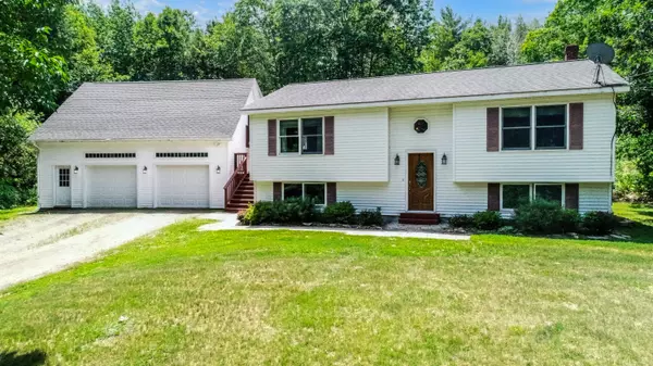 24 Country LN, Pittston, ME 04345