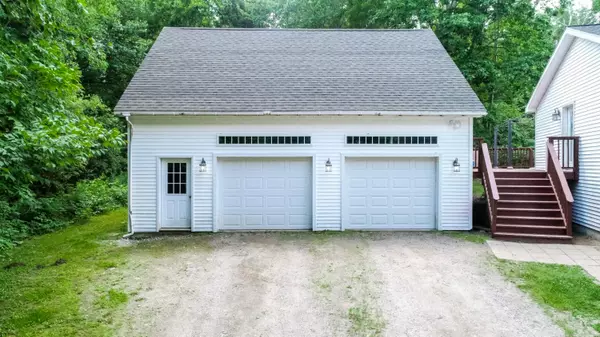 Pittston, ME 04345,24 Country LN