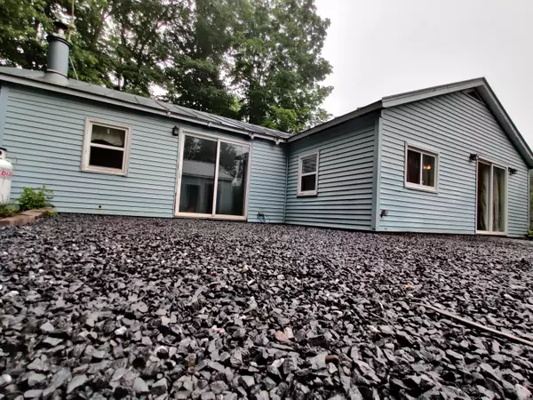 286 Oak ST, Oakland, ME 04963