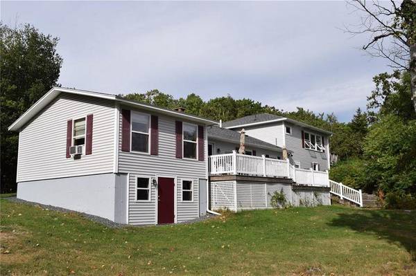 3 Cleftstone RD, Bar Harbor, ME 04609