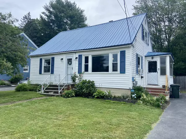 13 Weymouth ST, Saco, ME 04072