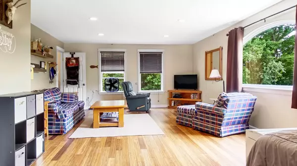 Sidney, ME 04330,504 Quaker RD