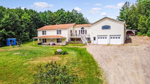 504 Quaker RD, Sidney, ME 04330