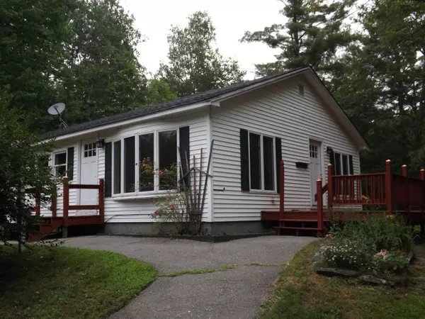 667 New England RD, Searsmont, ME 04973