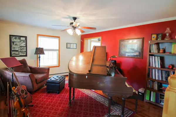 Holden, ME 04429,55 Sarina DR