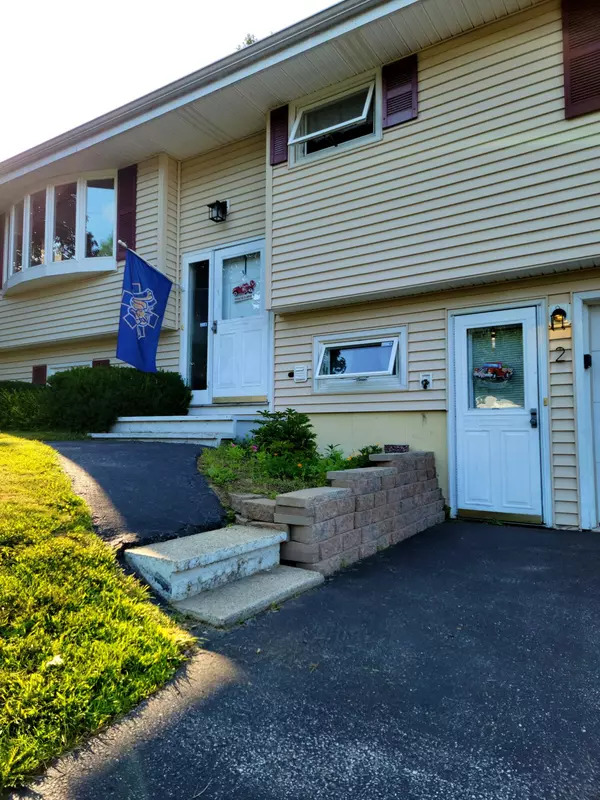Lewiston, ME 04240,2 Treemount DR