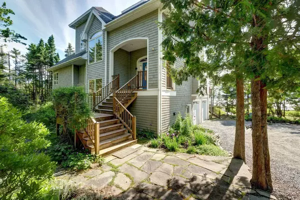 Winter Harbor, ME 04693,137 Deep Cove RD