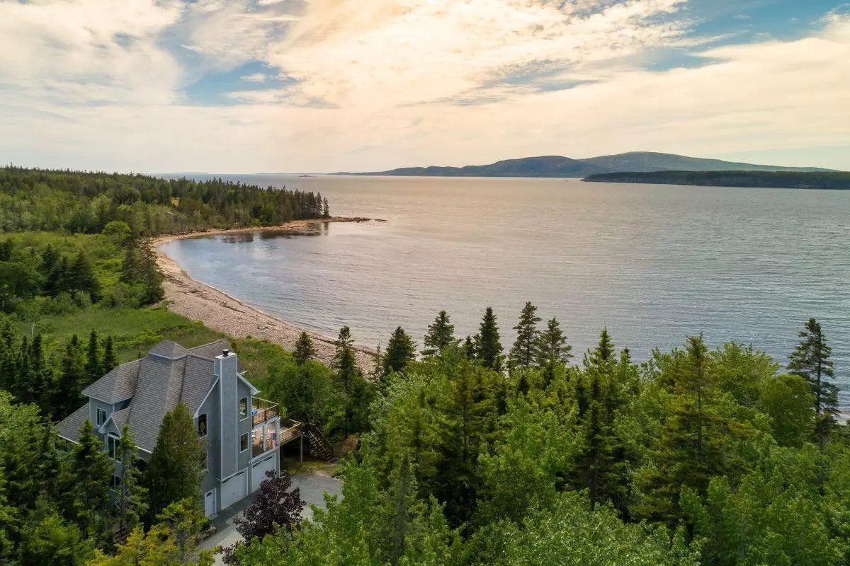 Winter Harbor, ME 04693,137 Deep Cove RD