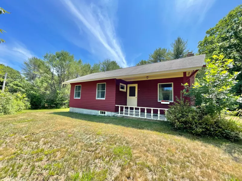 62 River RD, Topsham, ME 04086