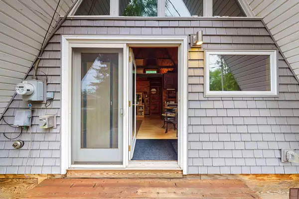 Oakland, ME 04963,282 Brickett Point EST