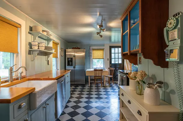 Lincolnville, ME 04849,328 Slab City RD