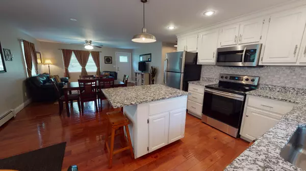 West Gardiner, ME 04345,25 Springvale RD