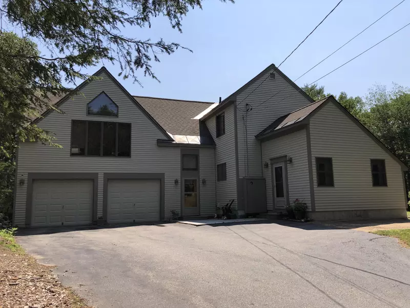 2 Kimberley CIR, Brunswick, ME 04011