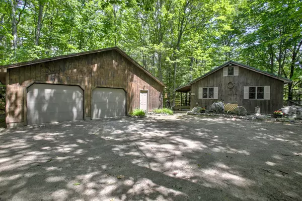 262 Sebago RD, Naples, ME 04055