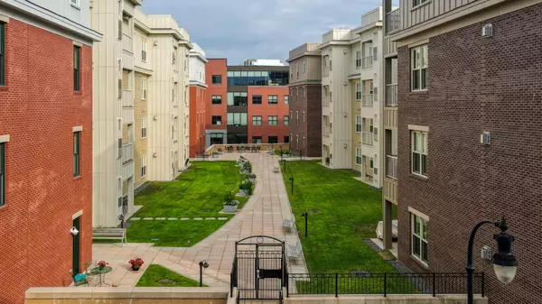 Portland, ME 04101,15 Middle ST #407