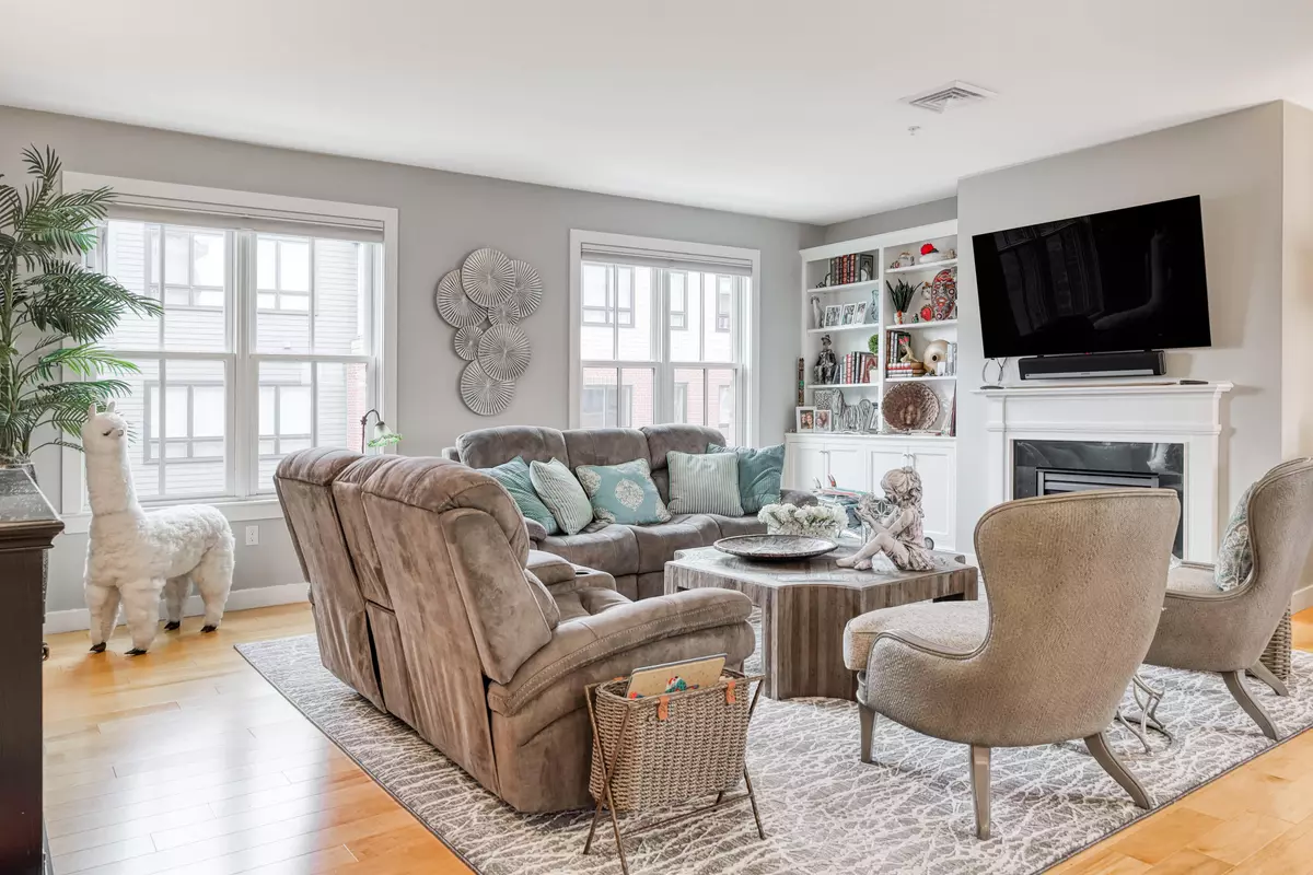 Portland, ME 04101,15 Middle ST #407