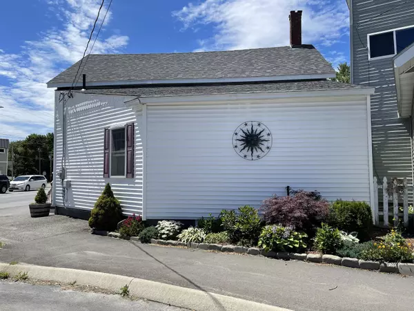 Bangor, ME 04401,585 Hammond ST