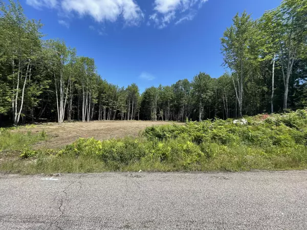 6 Bowdoin DR, Lewiston, ME 04240