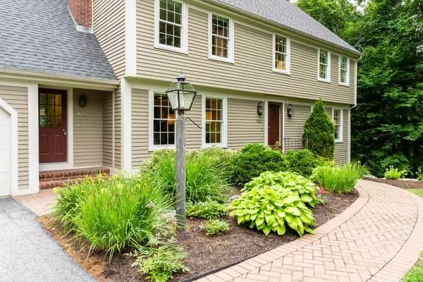 Yarmouth, ME 04096,325 Oakwood DR
