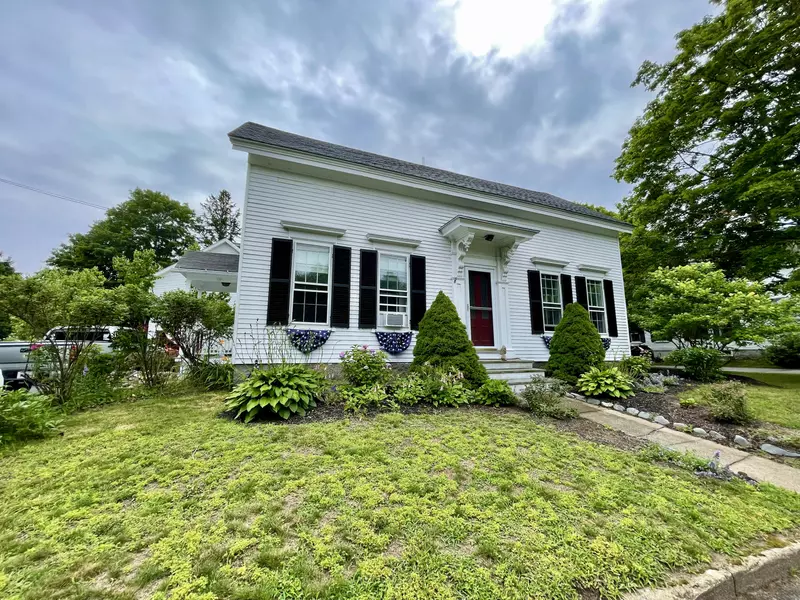 28 Fletcher ST, Kennebunk, ME 04043