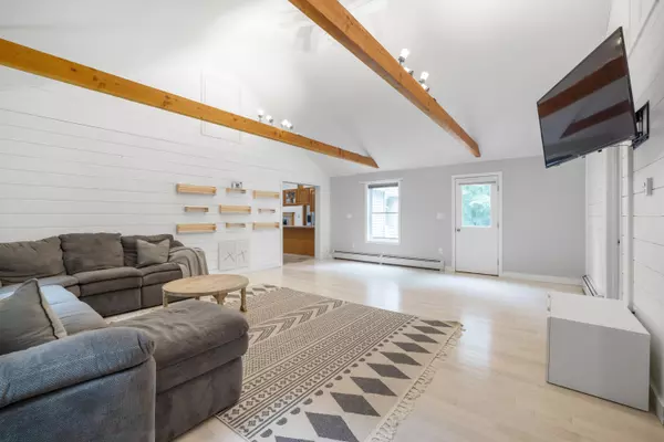 New Gloucester, ME 04260,14 Goshen LN