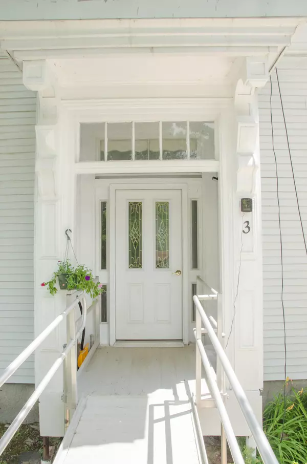 Richmond, ME 04357,3 Alexander Reed RD