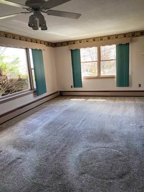 Topsham, ME 04086,8 Oak ST