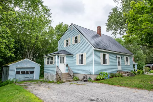 27 Front ST, Topsham, ME 04086