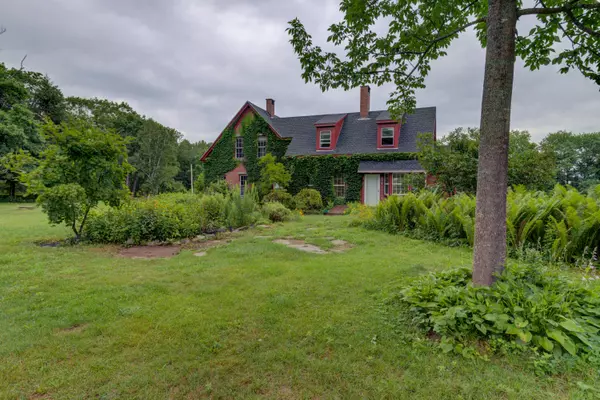 11 Town Farm RD, Windham, ME 04062