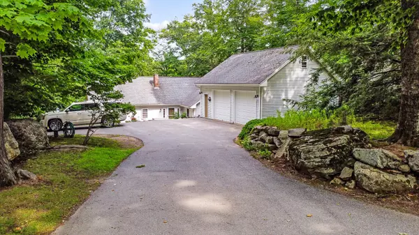 92 Maple Ridge DR, Monmouth, ME 04259