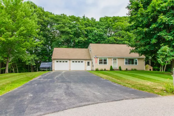 49 Sherry LN, Auburn, ME 04210