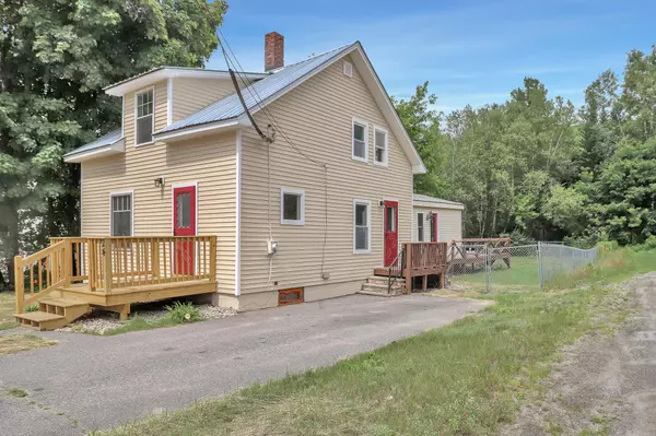 24 Middle AVE, Mexico, ME 04275