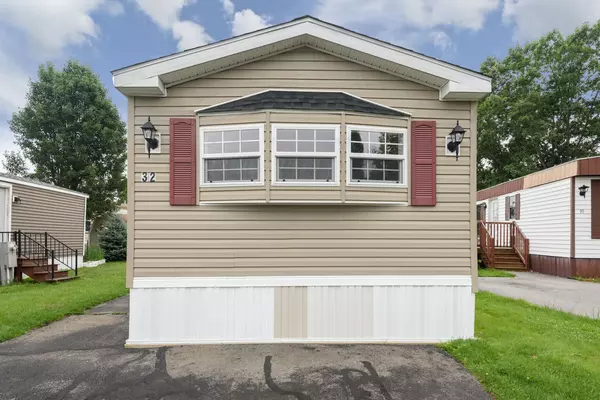 Kittery, ME 03904,32 Blackberry PL