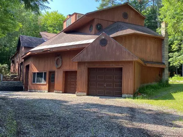 1740 Roosevelt TRL, Naples, ME 04055