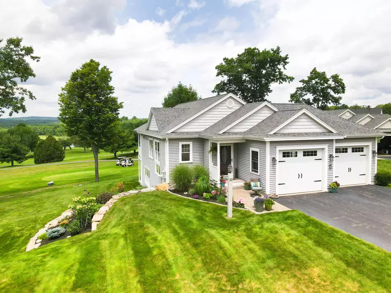 21 Callaway DR #9, Gray, ME 04039