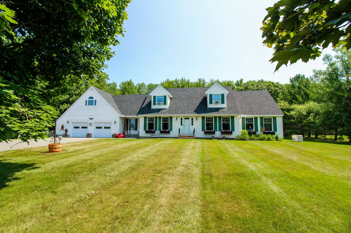 Brewer, ME 04412,22 Meadow LN